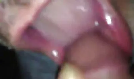 او گربه زن تصاویر متحرک سکس کردن را لیسید