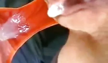 وقتی یک دوست فکر می کند دیک عکسکس کردن شما کوچک است
