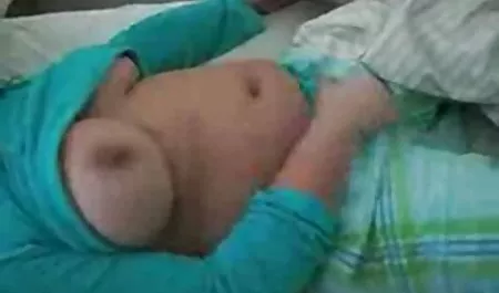 یک زوج جوان به عکس کیرلای کوس بازیگران آمدند